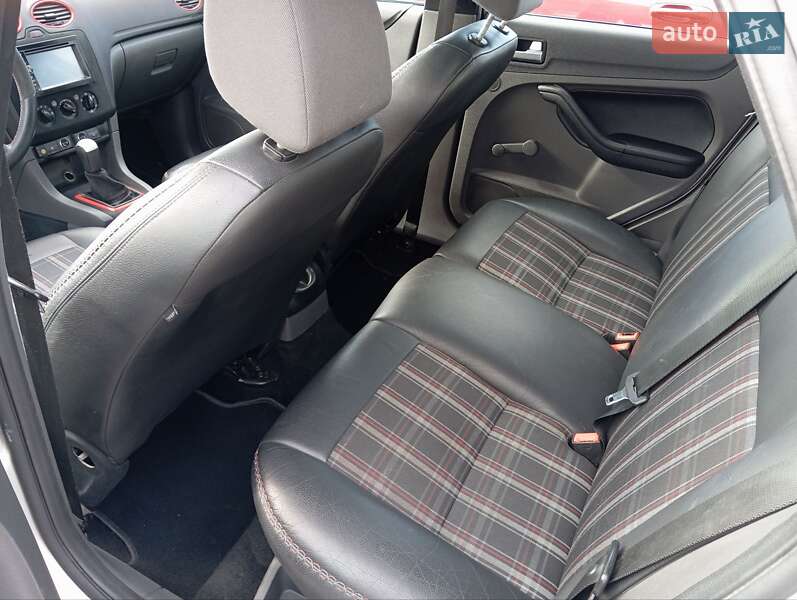 Хэтчбек Ford Focus 2004 в Хусте