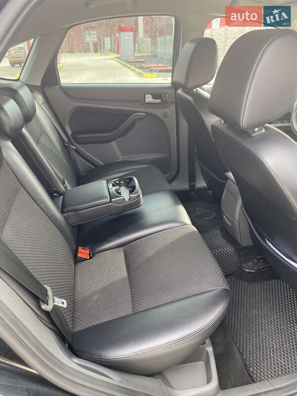 Хэтчбек Ford Focus 2006 в Тячеве