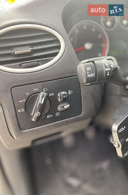 Хэтчбек Ford Focus 2006 в Тячеве