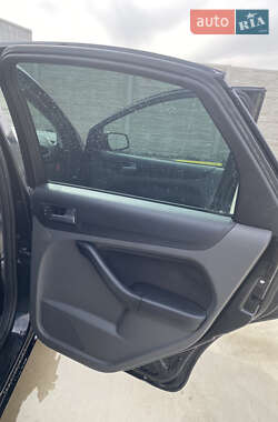 Хэтчбек Ford Focus 2006 в Тячеве