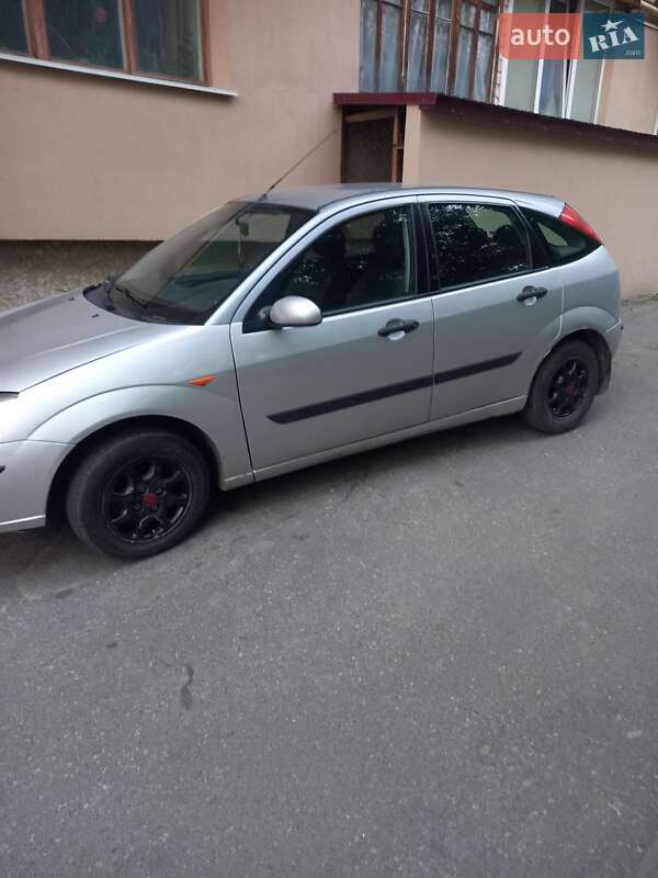 Хэтчбек Ford Focus 2002 в Ровно