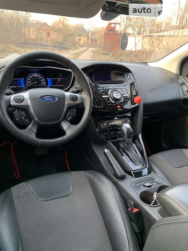 Хэтчбек Ford Focus 2013 в Ромнах