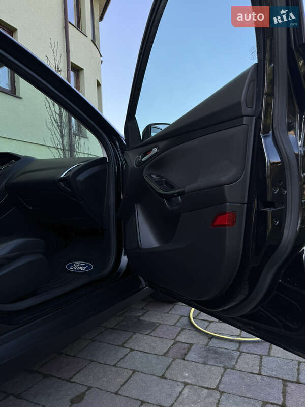 Хэтчбек Ford Focus 2015 в Рожнятове
