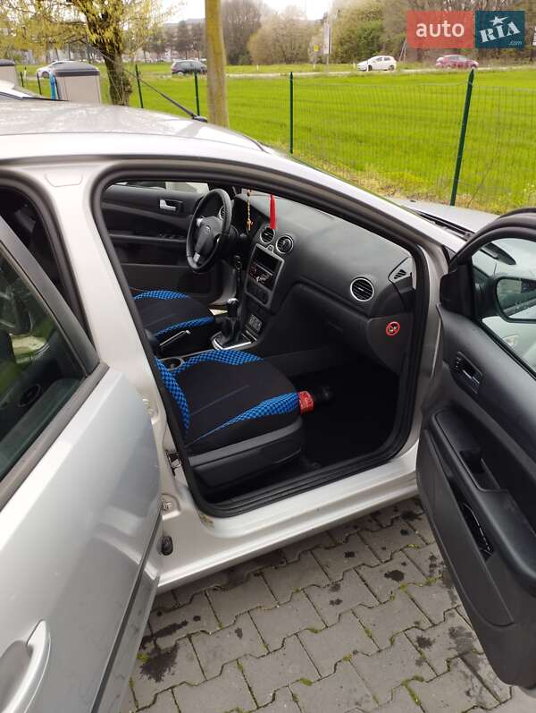 Хэтчбек Ford Focus 2005 в Черновцах