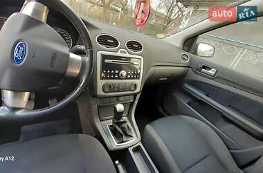 Хэтчбек Ford Focus 2006 в Староконстантинове