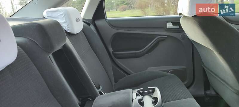 Седан Ford Focus 2007 в Горишних Плавнях