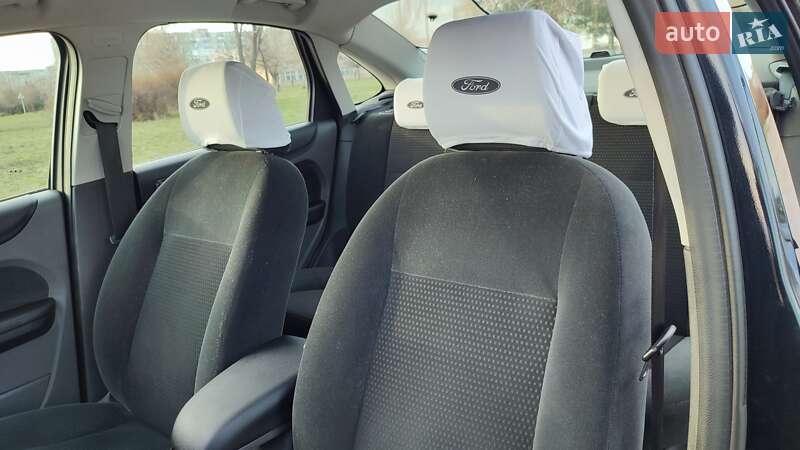 Седан Ford Focus 2007 в Горишних Плавнях