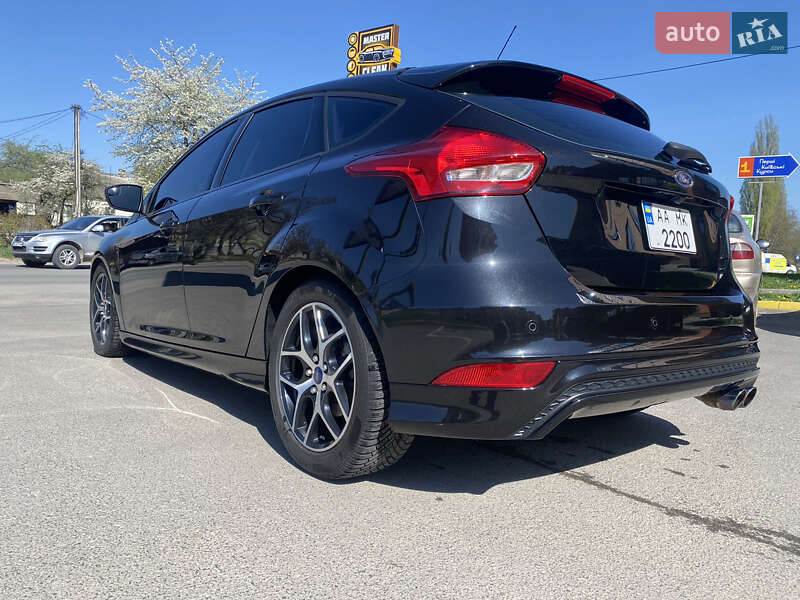 Хэтчбек Ford Focus 2015 в Каменец-Подольском