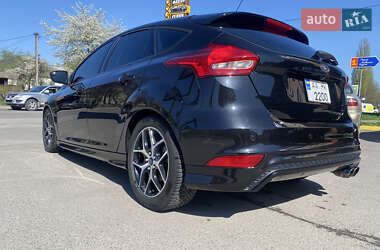 Хэтчбек Ford Focus 2015 в 