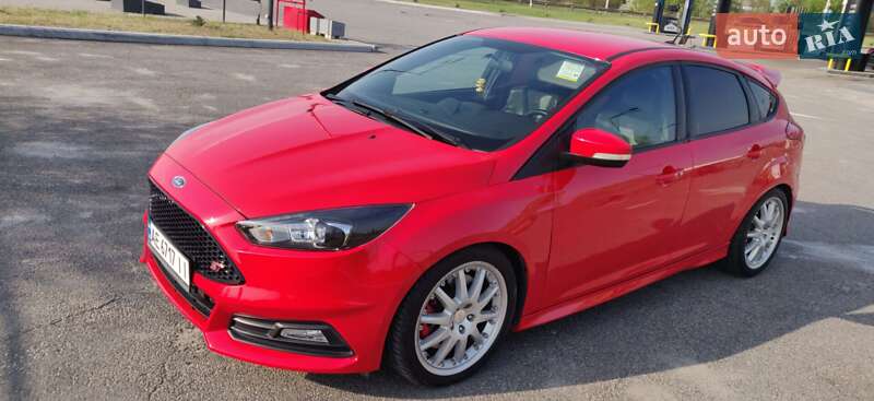 Хэтчбек Ford Focus 2015 в Днепре