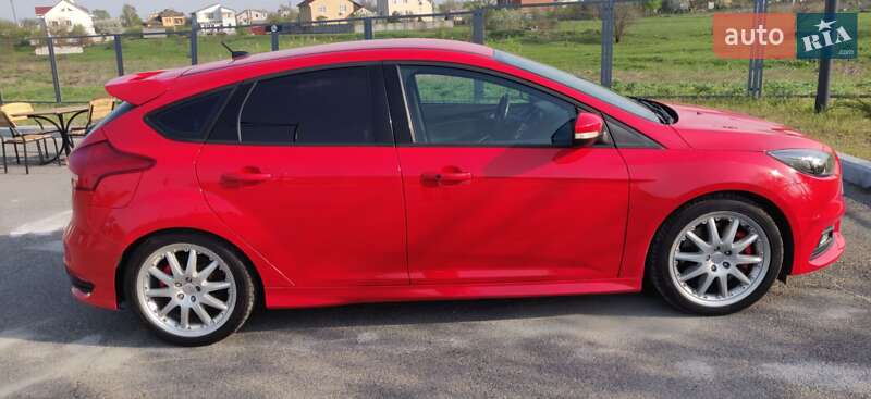 Хэтчбек Ford Focus 2015 в Днепре