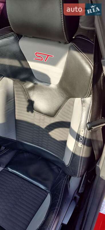 Хэтчбек Ford Focus 2015 в Днепре