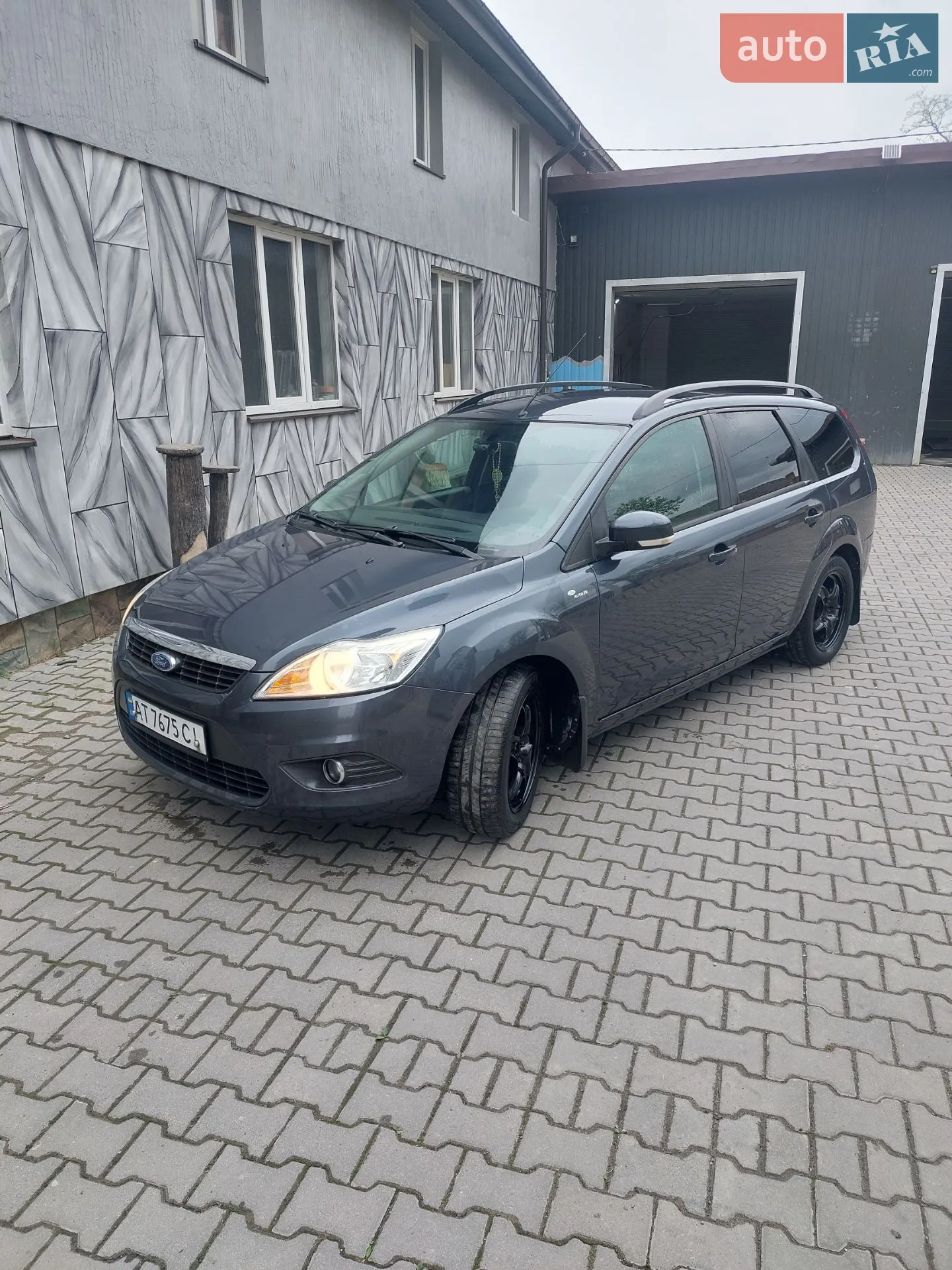 2010 Ford Focus - мініатюра 2