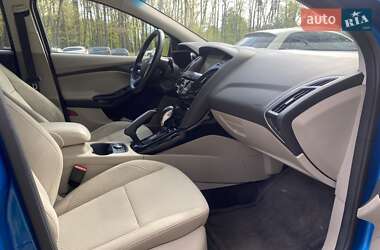 Хэтчбек Ford Focus 2012 в 