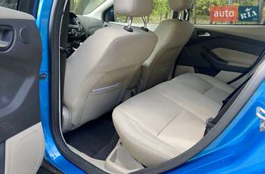 Хэтчбек Ford Focus 2012 в 