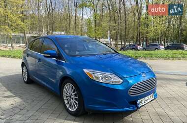 Хэтчбек Ford Focus 2012 в 