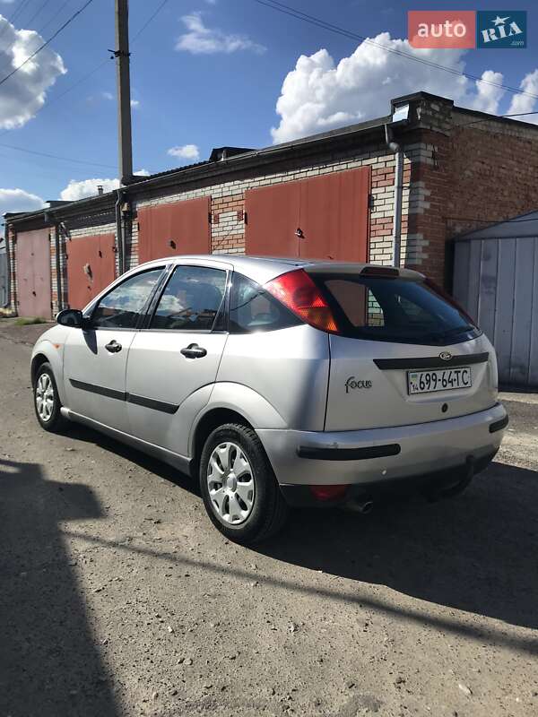 Хэтчбек Ford Focus 2000 в Львове