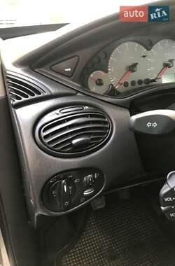 Хетчбек Ford Focus 2000 в Львові