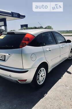 Хэтчбек Ford Focus 2002 в Валках