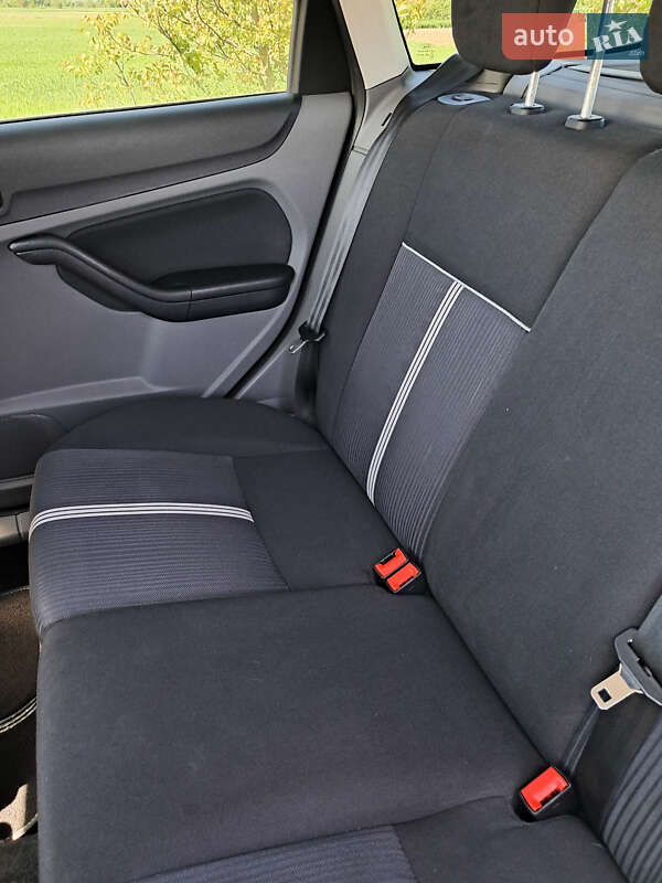 Универсал Ford Focus 2010 в Нововолынске