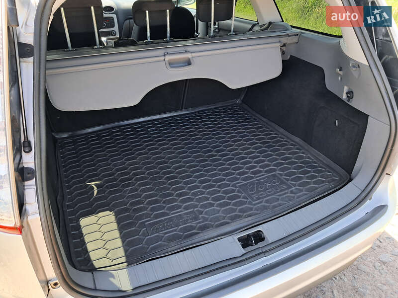Универсал Ford Focus 2010 в Нововолынске
