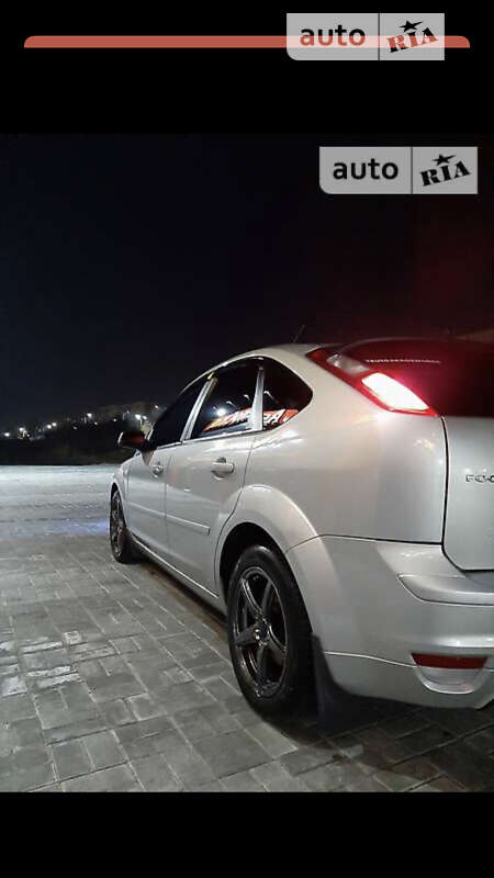 Хэтчбек Ford Focus 2006 в Каневе