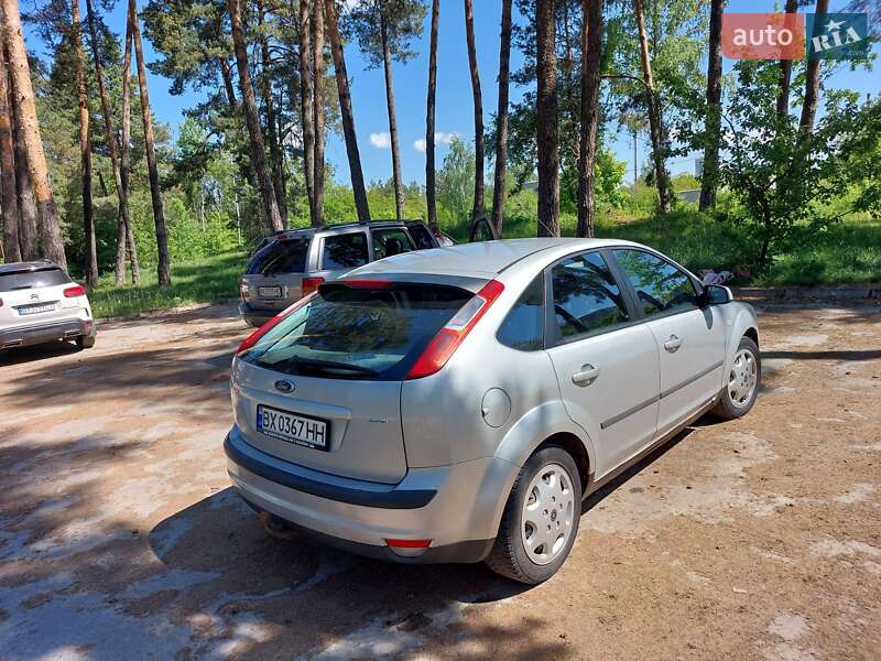 Хэтчбек Ford Focus 2006 в Нетешине