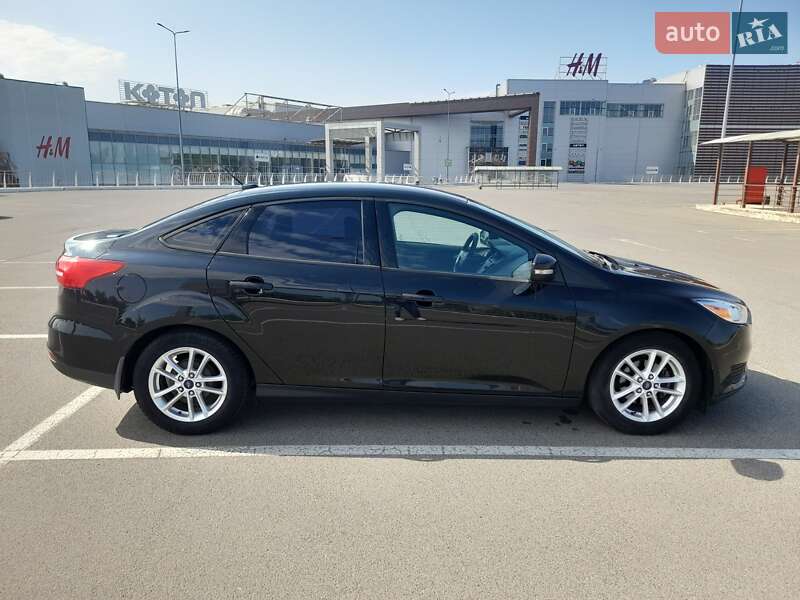 Седан Ford Focus 2015 в 