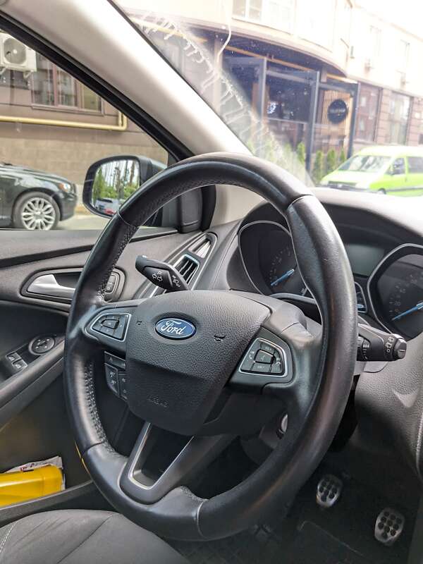 Хэтчбек Ford Focus 2015 в Киеве