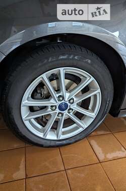 Хэтчбек Ford Focus 2015 в Киеве