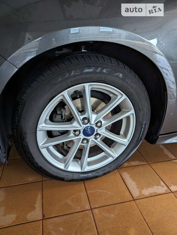 Хэтчбек Ford Focus 2015 в Киеве