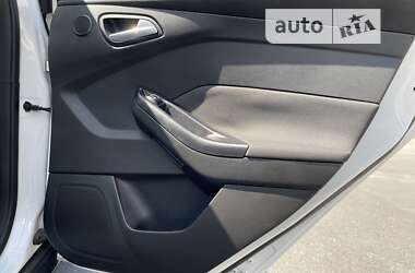 Хэтчбек Ford Focus 2015 в 