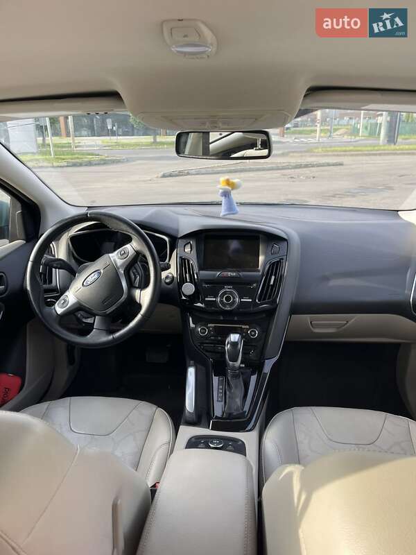 Хэтчбек Ford Focus 2012 в Луцке