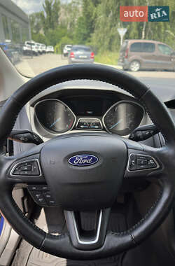 Седан Ford Focus 2016 в 