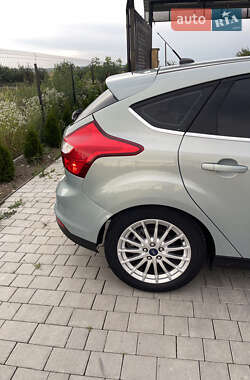 Хэтчбек Ford Focus 2013 в 
