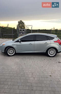 Хэтчбек Ford Focus 2013 в 