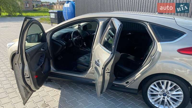 Хэтчбек Ford Focus 2015 в Кицмани