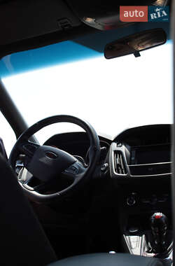 Хэтчбек Ford Focus 2015 в 