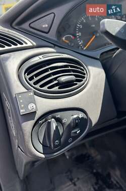 Хэтчбек Ford Focus 1999 в Изюме