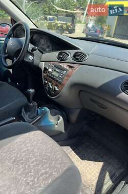 Хэтчбек Ford Focus 1999 в Изюме