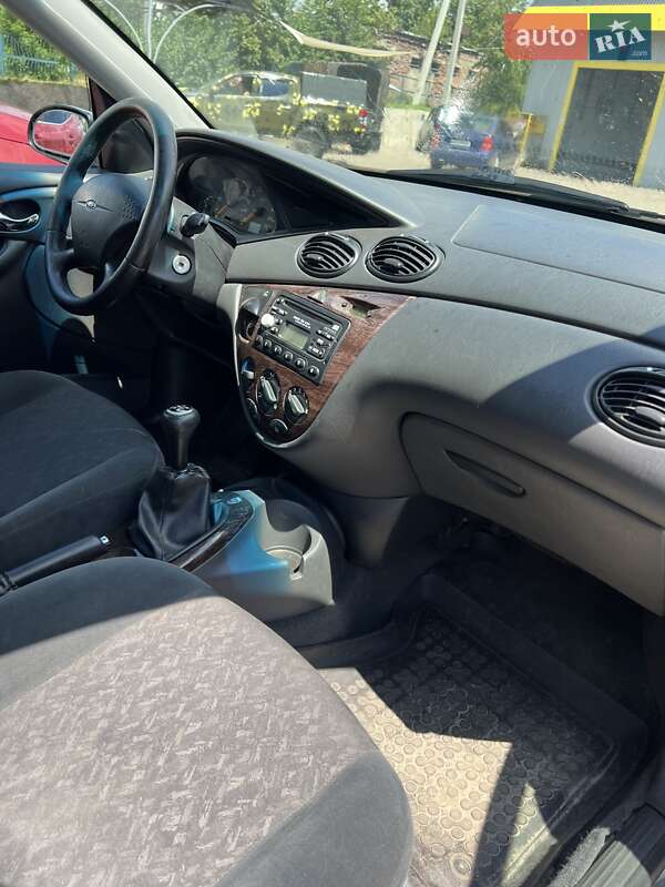 Хэтчбек Ford Focus 1999 в Изюме
