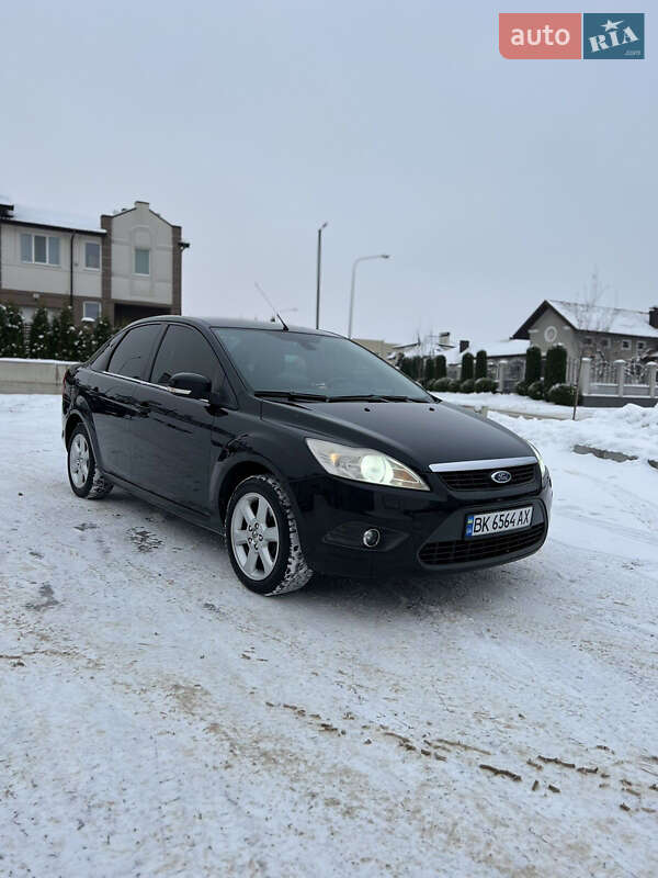 Седан Ford Focus 2010 в 