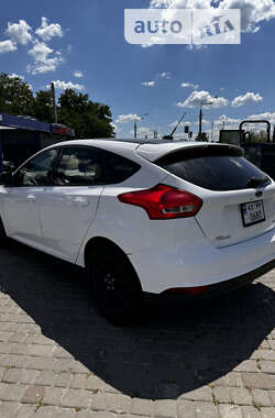 Хэтчбек Ford Focus 2015 в 