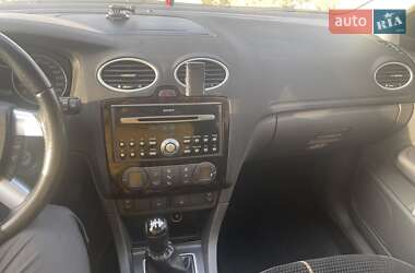 Седан Ford Focus 2005 в 
