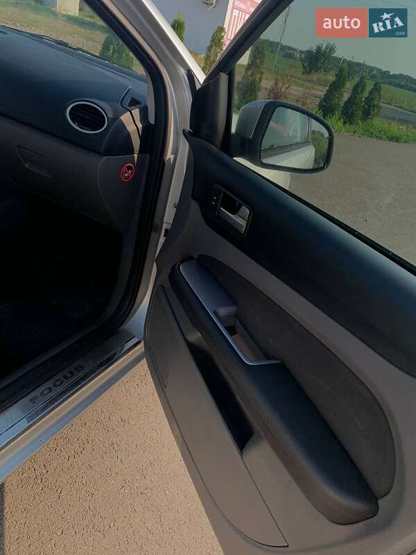 Седан Ford Focus 2011 в Березане