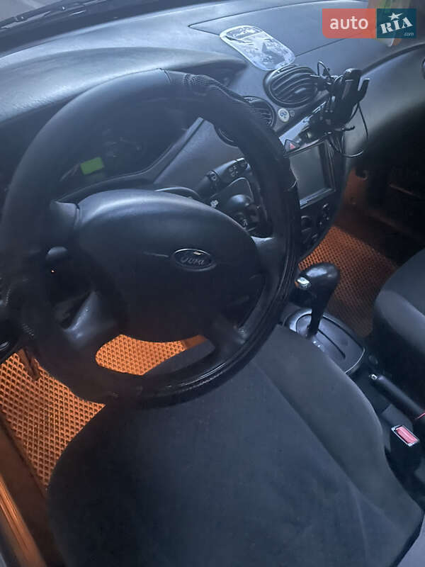 Хэтчбек Ford Focus 2003 в Житомире