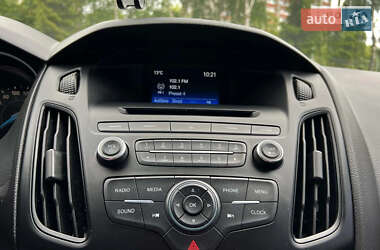 Седан Ford Focus 2015 в 