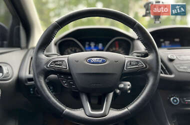 Седан Ford Focus 2015 в 
