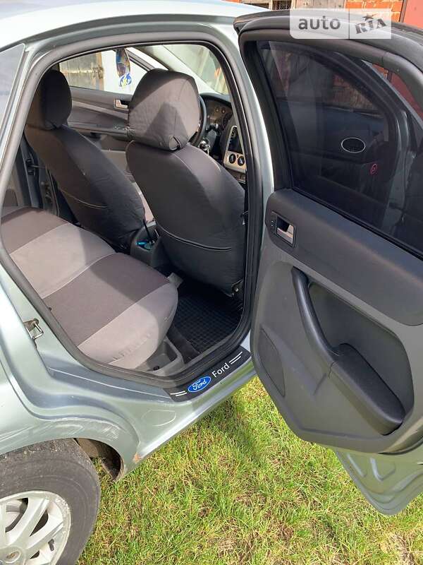 Хэтчбек Ford Focus 2005 в Самборе