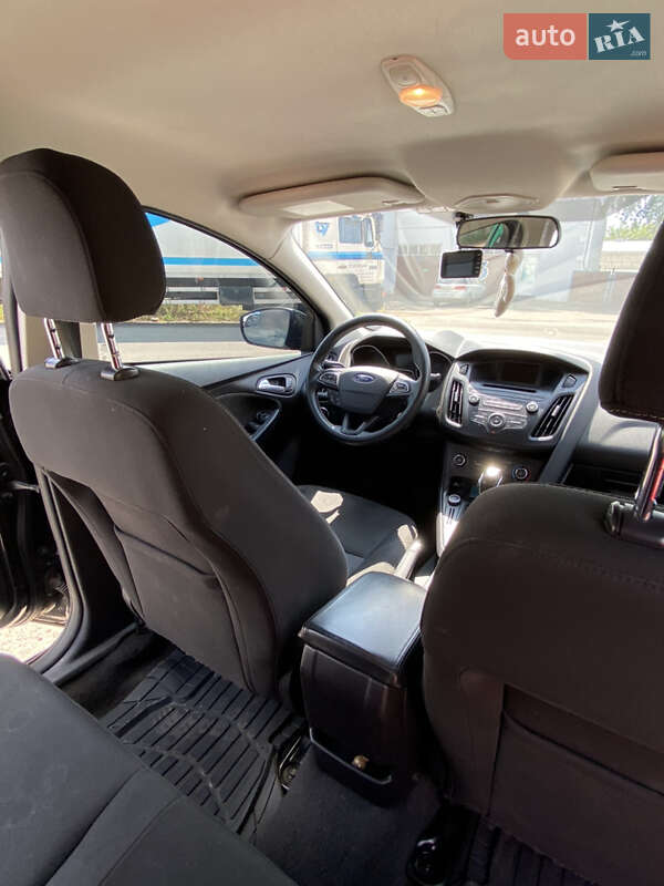 Седан Ford Focus 2014 в Десне